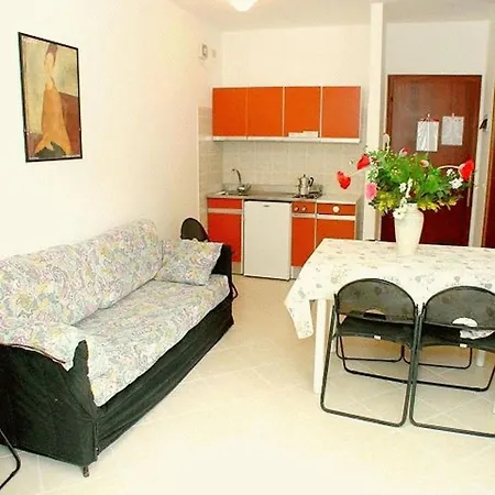 Cozy Near The With Parking Space Included Apartment *