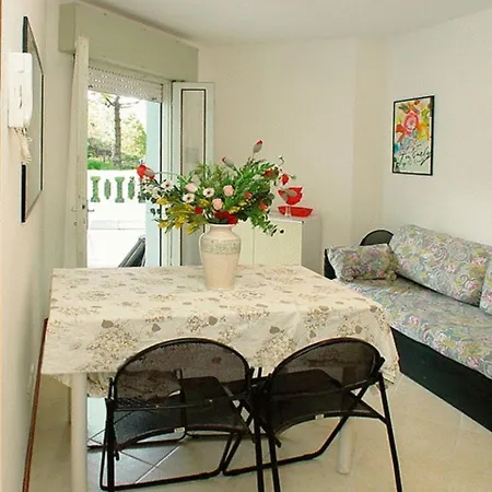 Apartment Cozy Near The With Parking Space Included *